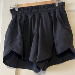 Lululemon track that 5” short, black. VGUC.
